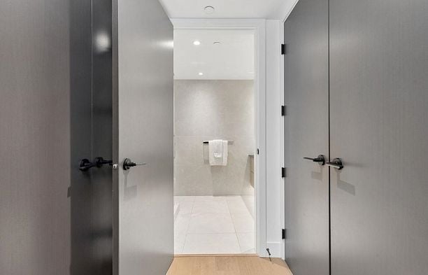 205 5089 Quebec Street Main