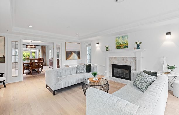 2318 Oliver Crescent Arbutus