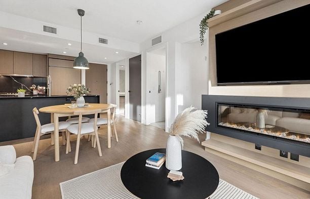 205 5089 Quebec Street Main