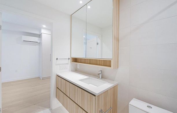 871 33 Avenue Cambie