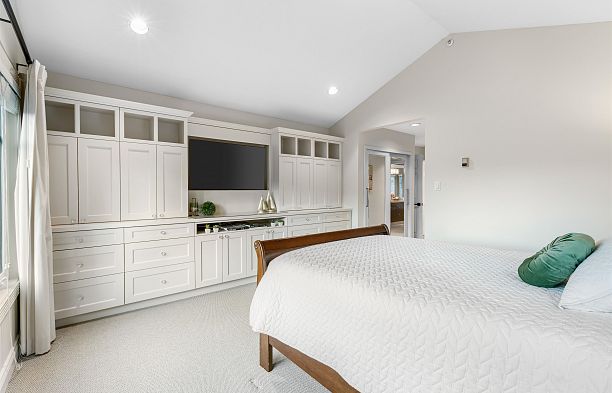 2318 Oliver Crescent Arbutus