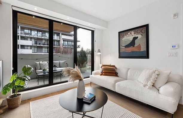 205 5089 Quebec Street Main