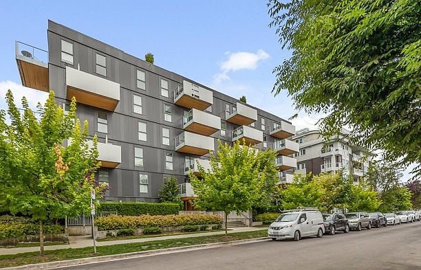 205 5089 Quebec Street Main