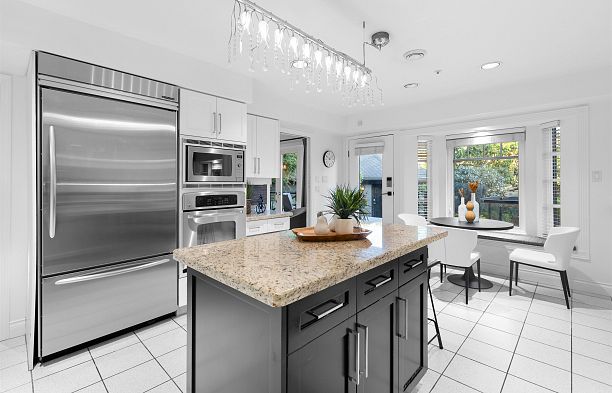 2318 Oliver Crescent Arbutus