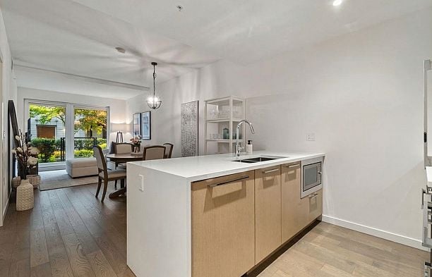 105 5383 Cambie Street Cambie