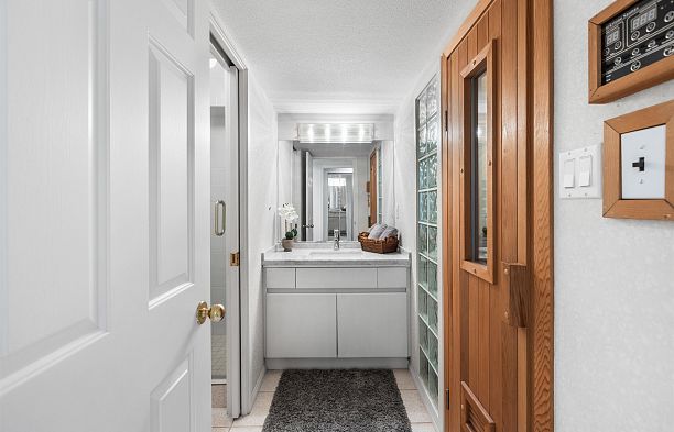 2318 Oliver Crescent Arbutus