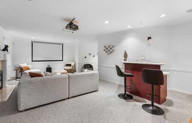 2318 Oliver Crescent Arbutus