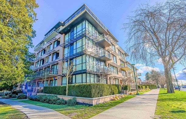 208 4408 Cambie Street Cambie