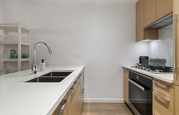 105 5383 Cambie Street Cambie