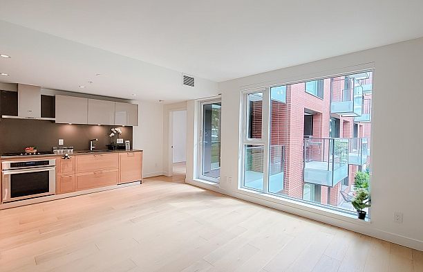 301 7128 Adera Street South Granville