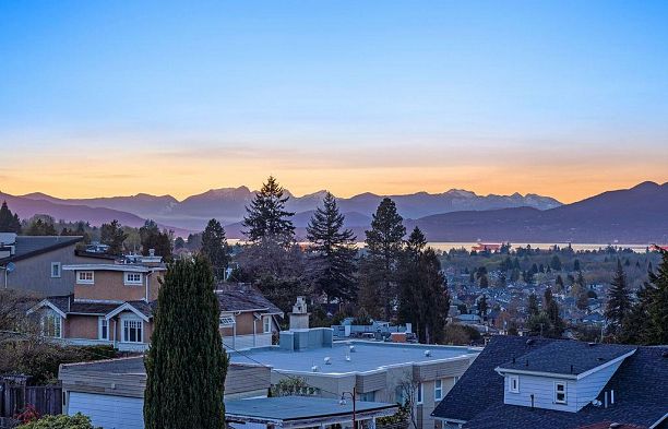 2705 W 30th Avenue MacKenzie Heights