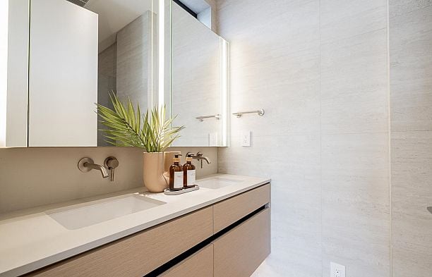 2 372 E 37th Avenue Main