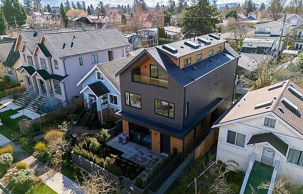 1 372 E 37th Avenue Main