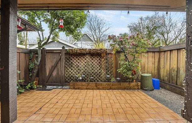 4 3301 W 16th Avenue Kitsilano