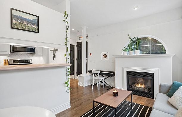 978 W 16th Avenue Cambie