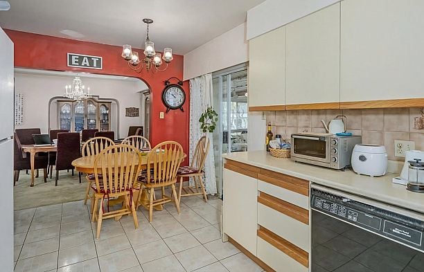 5433 Ash Street Cambie