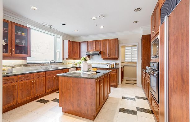 1088 W 42nd Avenue South Granville