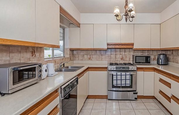 5433 Ash Street Cambie