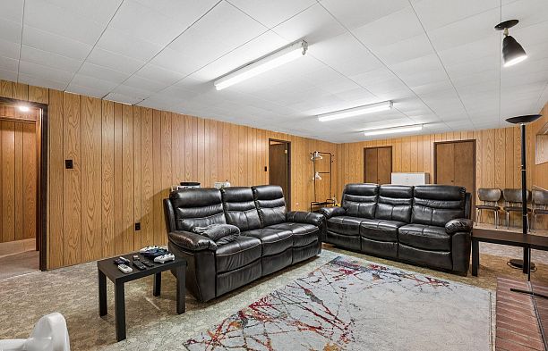 5606 Willow Street Cambie