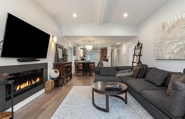 6360 Sophia Street Main