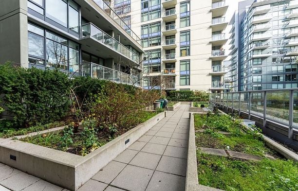 701 1708 Columbia Street False Creek