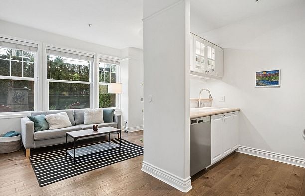 978 W 16th Avenue Cambie