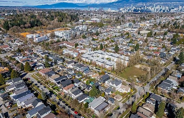 1 372 E 37th Avenue Main