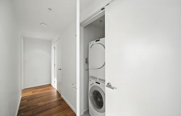 1502 8588 Cornish Street S.W. Marine