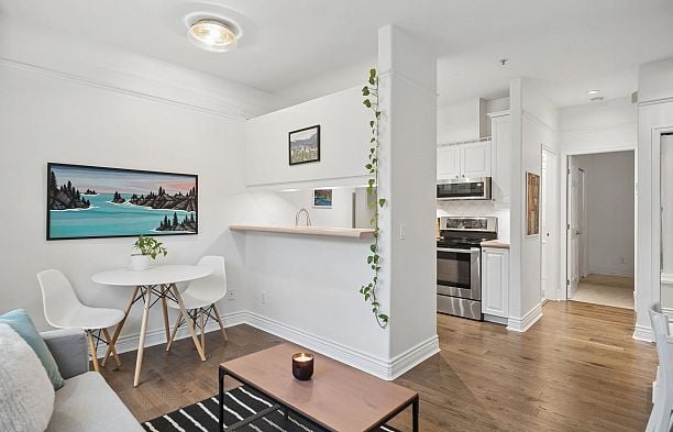 978 W 16th Avenue Cambie