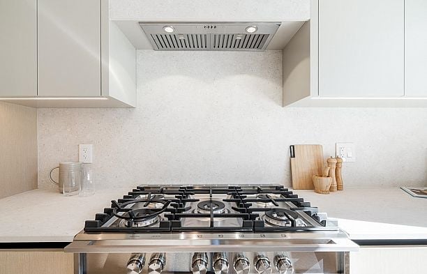 2 372 E 37th Avenue Main