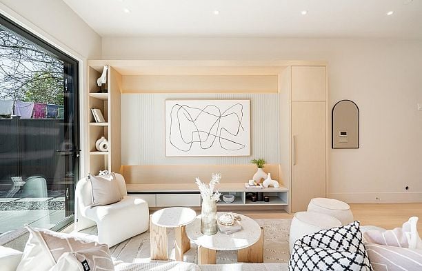 2 372 E 37th Avenue Main