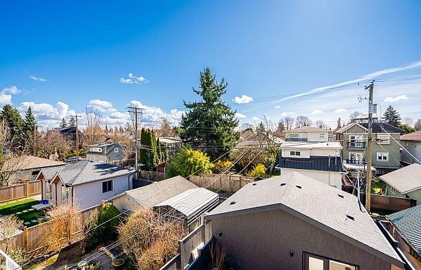 2 372 E 37th Avenue Main