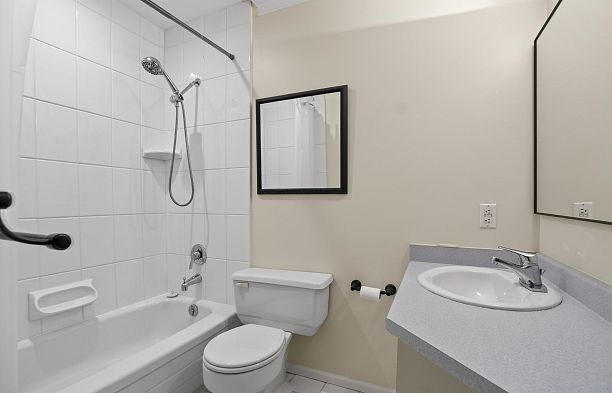 4 3301 W 16th Avenue Kitsilano