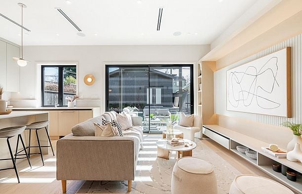 2 372 E 37th Avenue Main