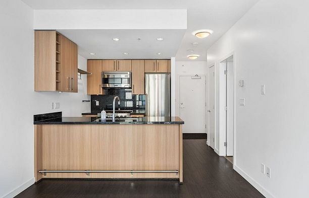 701 1708 Columbia Street False Creek