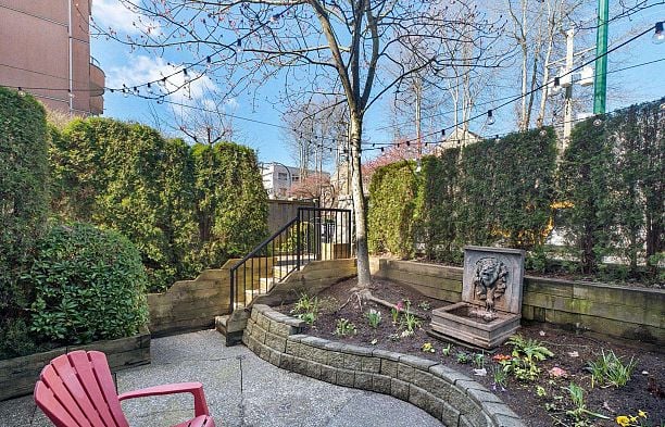 978 W 16th Avenue Cambie