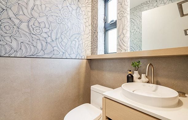 1 372 E 37th Avenue Main