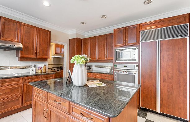 1088 W 42nd Avenue South Granville