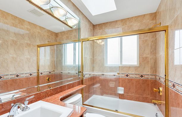 1088 W 42nd Avenue South Granville