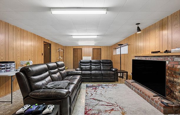 5606 Willow Street Cambie