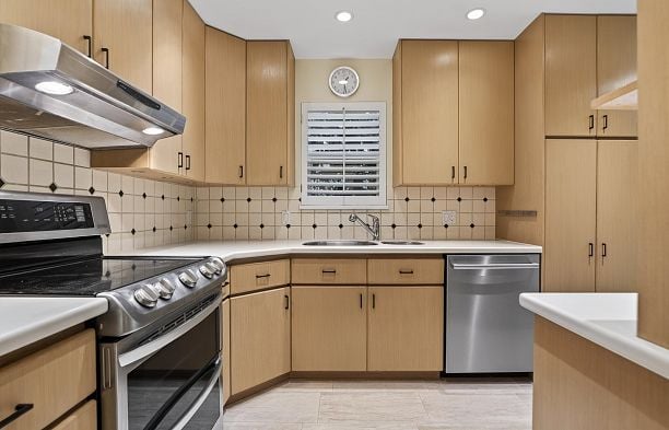 4 3301 W 16th Avenue Kitsilano