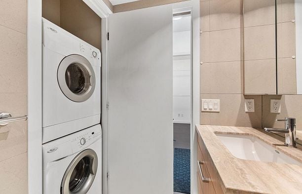 701 1708 Columbia Street False Creek