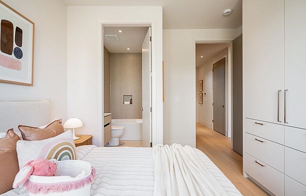 1 372 E 37th Avenue Main