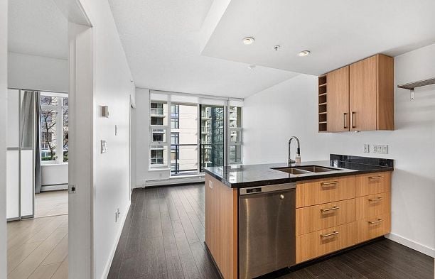 701 1708 Columbia Street False Creek