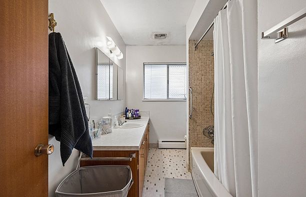 5606 Willow Street Cambie