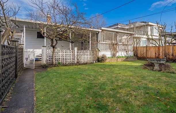 5433 Ash Street Cambie