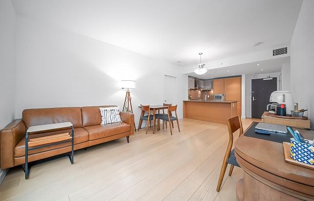 311 7228 Adera Street South Granville