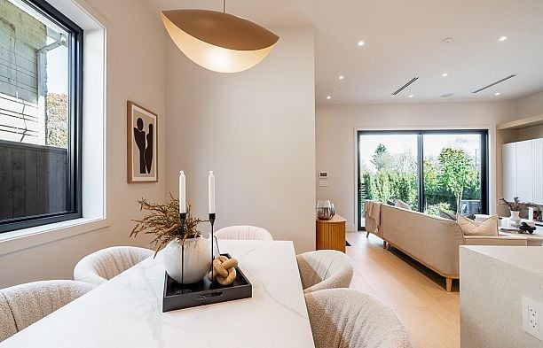 1 372 E 37th Avenue Main