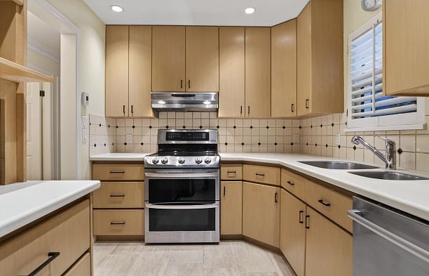 4 3301 W 16th Avenue Kitsilano