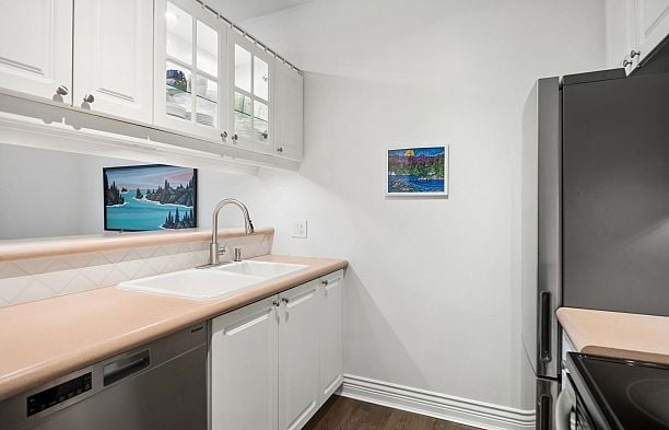 978 W 16th Avenue Cambie